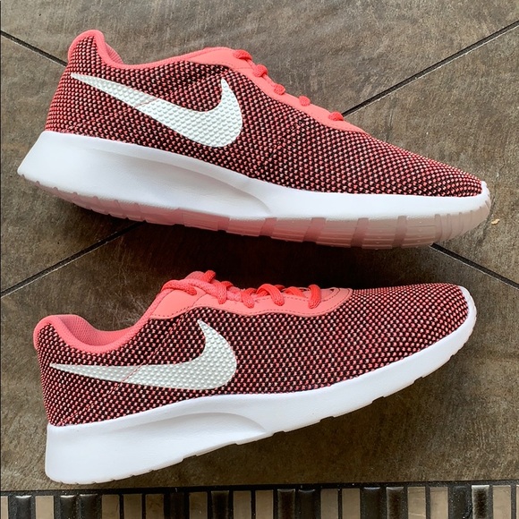 WMNS NIKE TANJUN black/white-pink gaze - Picture 15 of 16